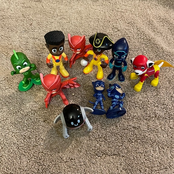 PJ Masks Characters and 1 Paw Patrol Super Pup Action Figures - Picture 2 of 15